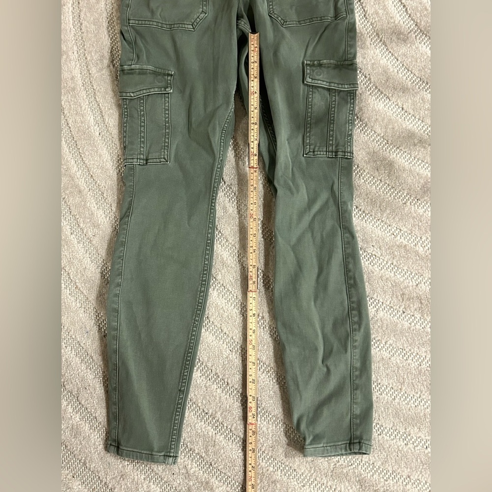 Spanx Stretch Twill Ankle Cargo Pants in Sage Green - M - Picture 9 of 10